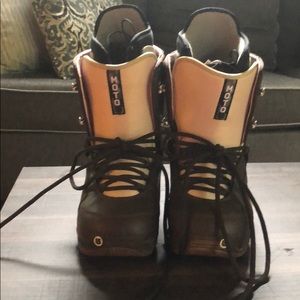 Women’s Burton Moto Snowboard Boots